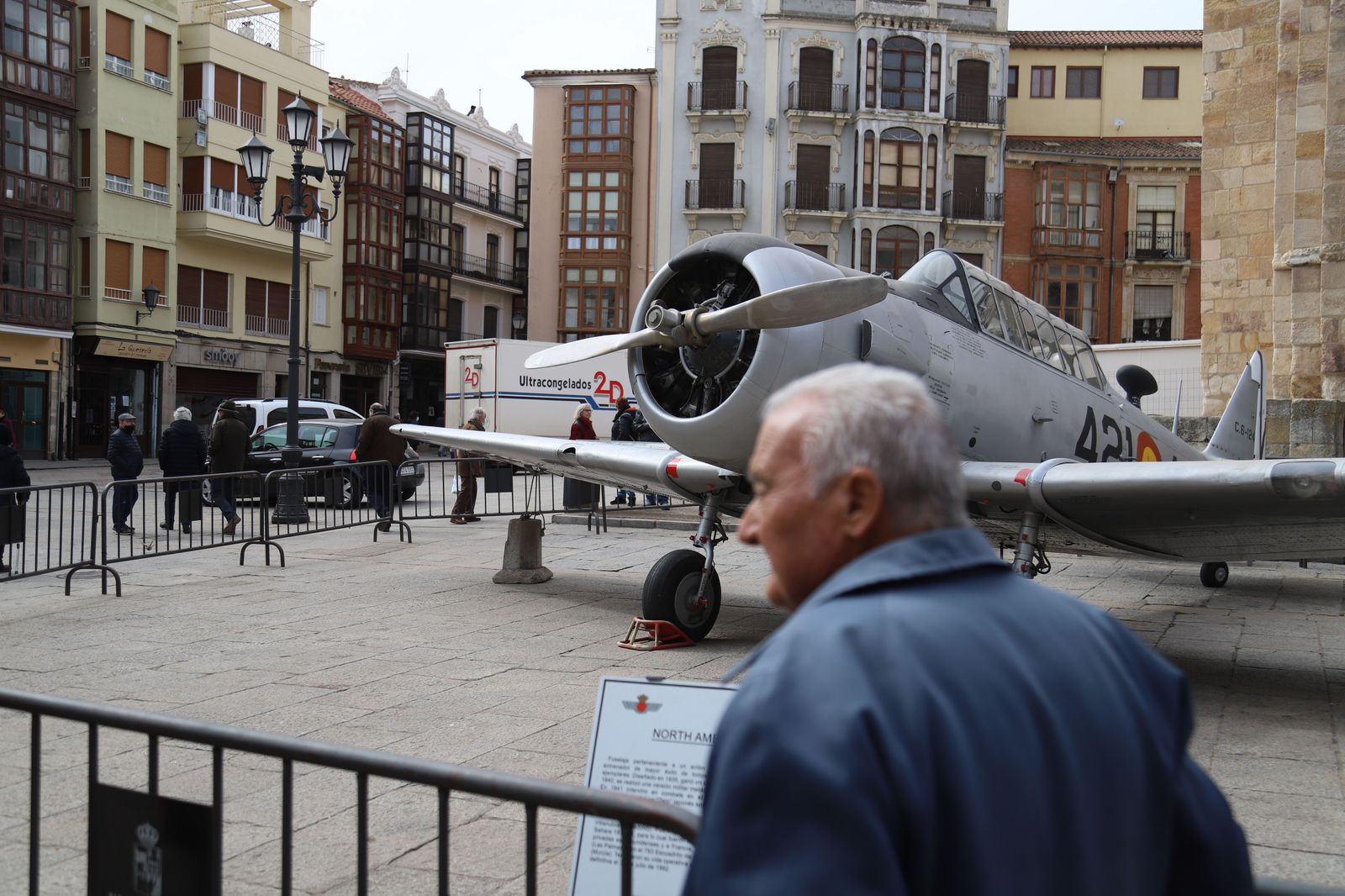 exposicion-del-ejercito-del-aire-en-la-plaza-mayor-de-zamora-foto-maria-lorenzo-16