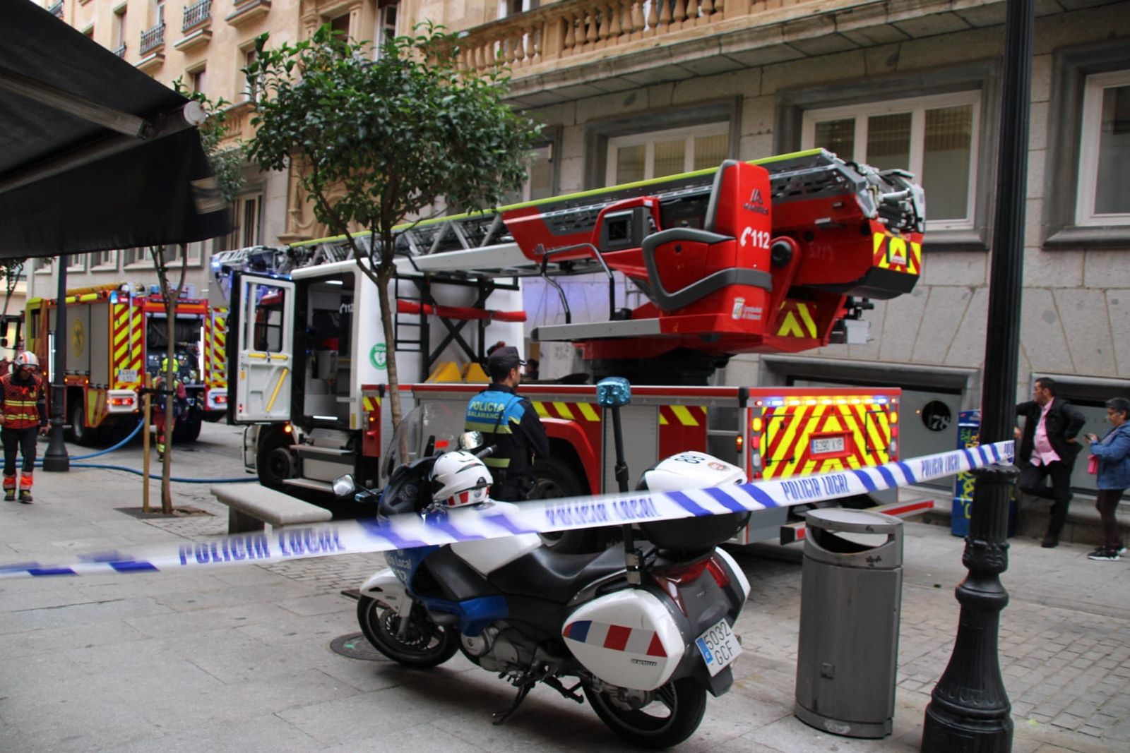 incendio-de-una-vivienda-en-la-calle-rector-lucena-15