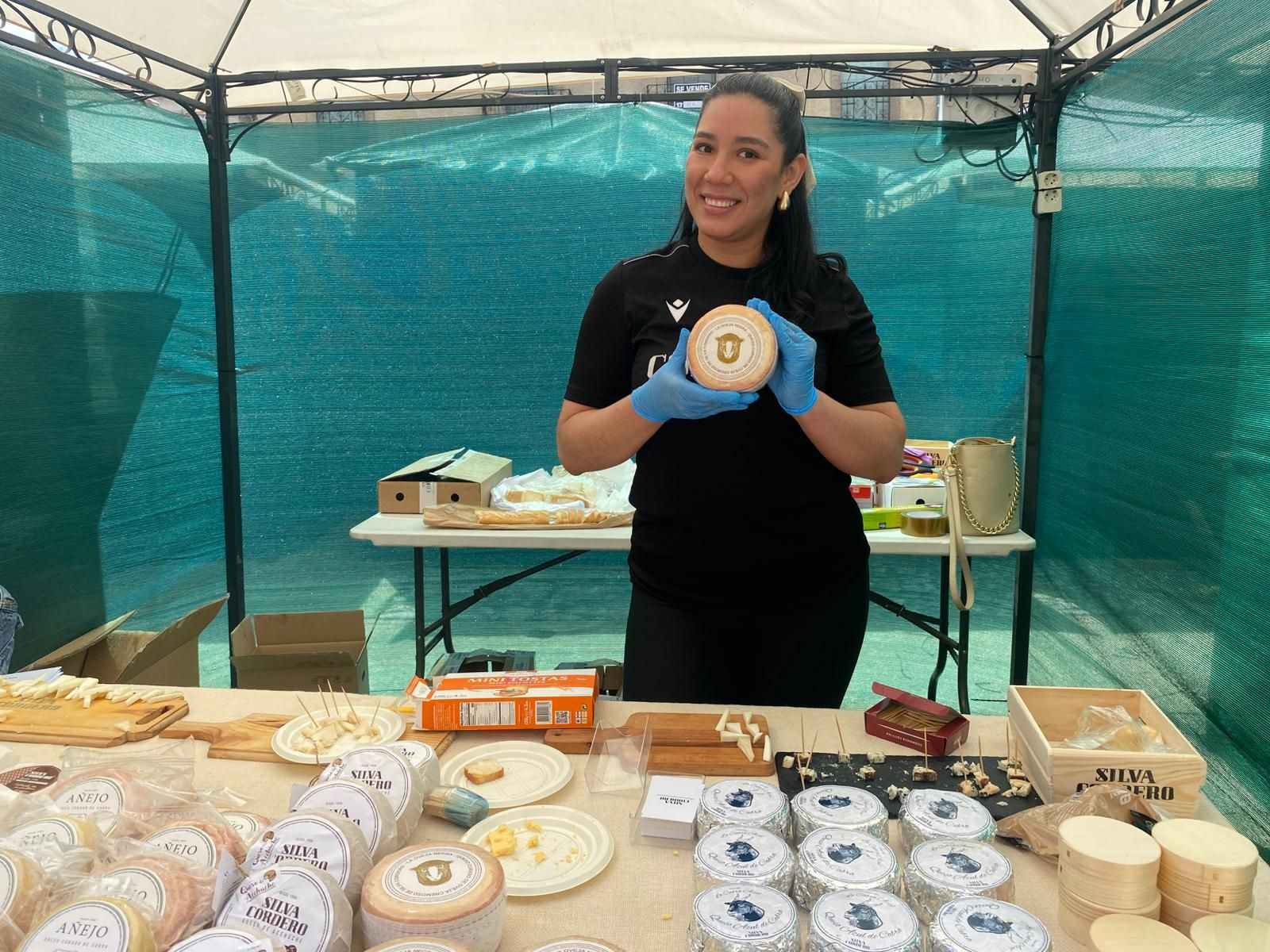 La Feria del Queso de Hinojosa trae sabor tradicional y oficio a Salamanca