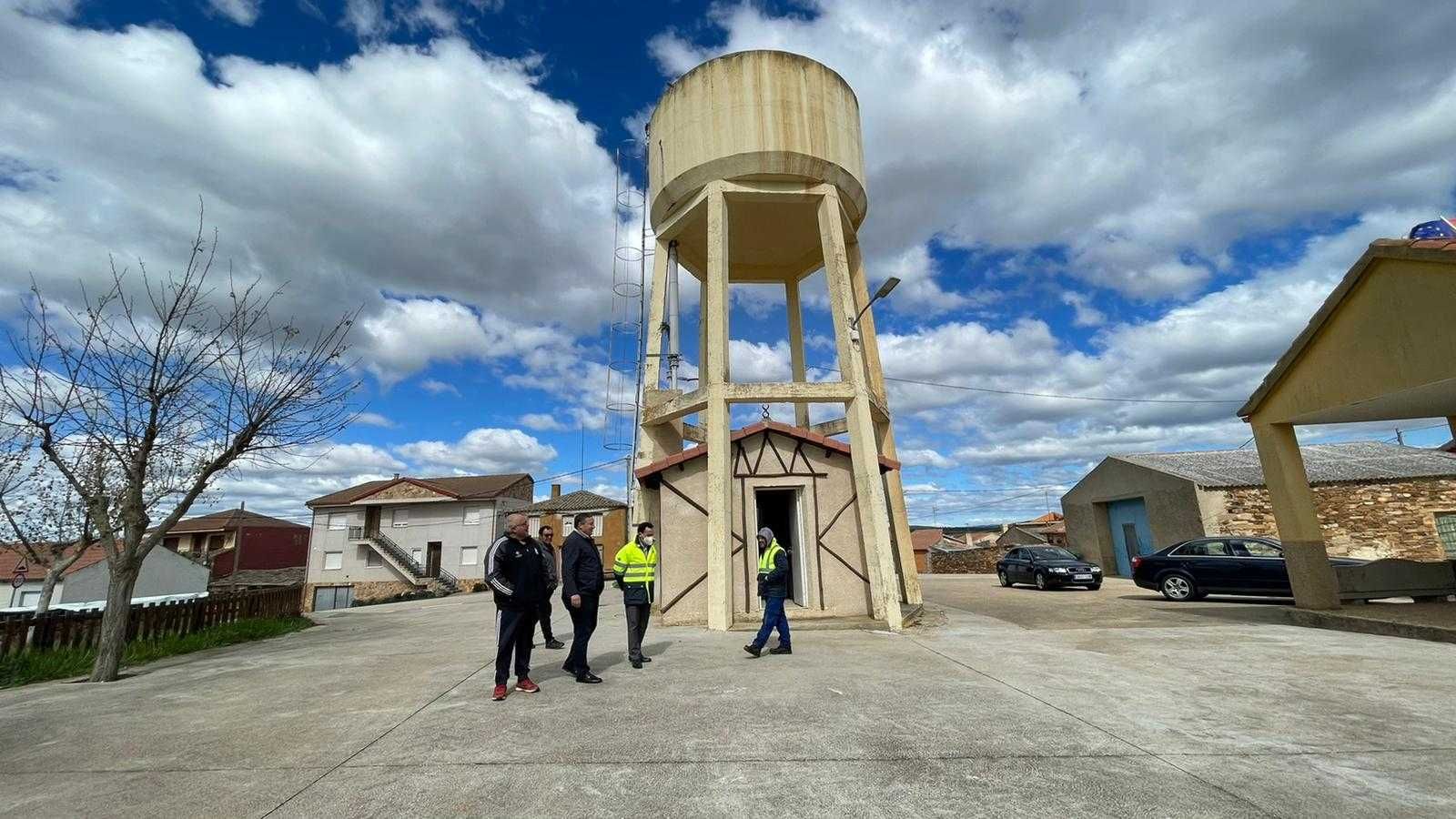 Santa Eufemia del Barco. Impermeabilización depósito de abastecimiento