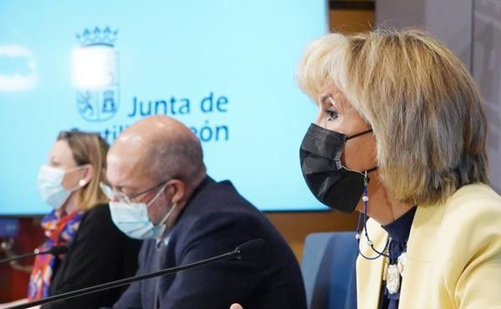 Las disculpas de Casado e Igea “por las molestias ocasionadas” tras la suspensión temporal de la vacuna AstraZeneca