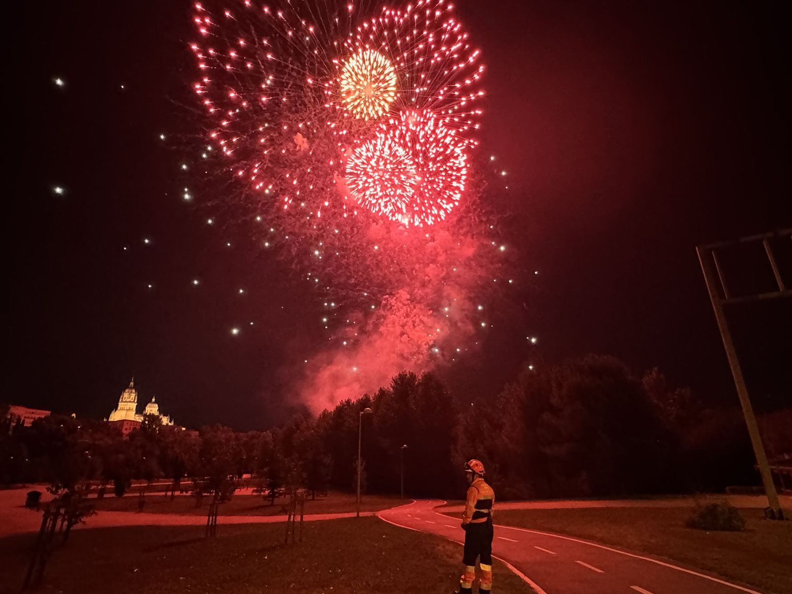 Fuegos artificiales en el entorno del Puente Romano