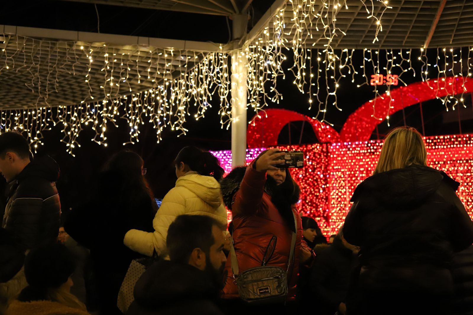 Así ha sido el encendido de la Plaza de los Sueños de Caja Rural