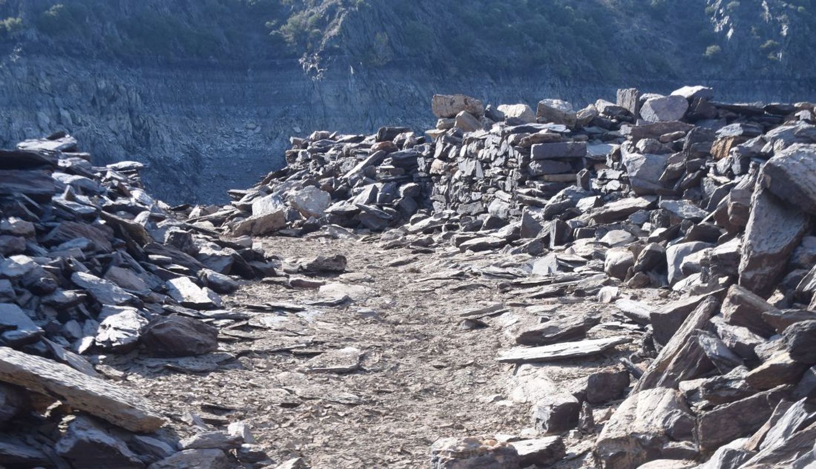 Restos de La Pueblica (Zamora), uno de los pueblos que se llevó por delante el embalse de Ricobayo