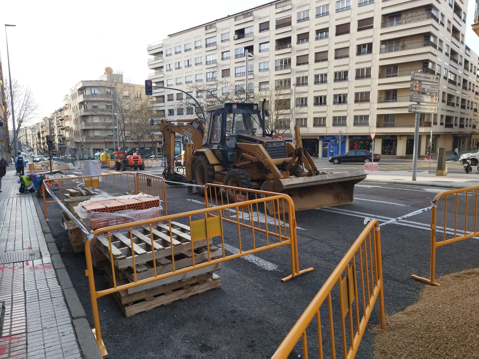 Cortada la Carretera de Ledesma por obras de urbanización