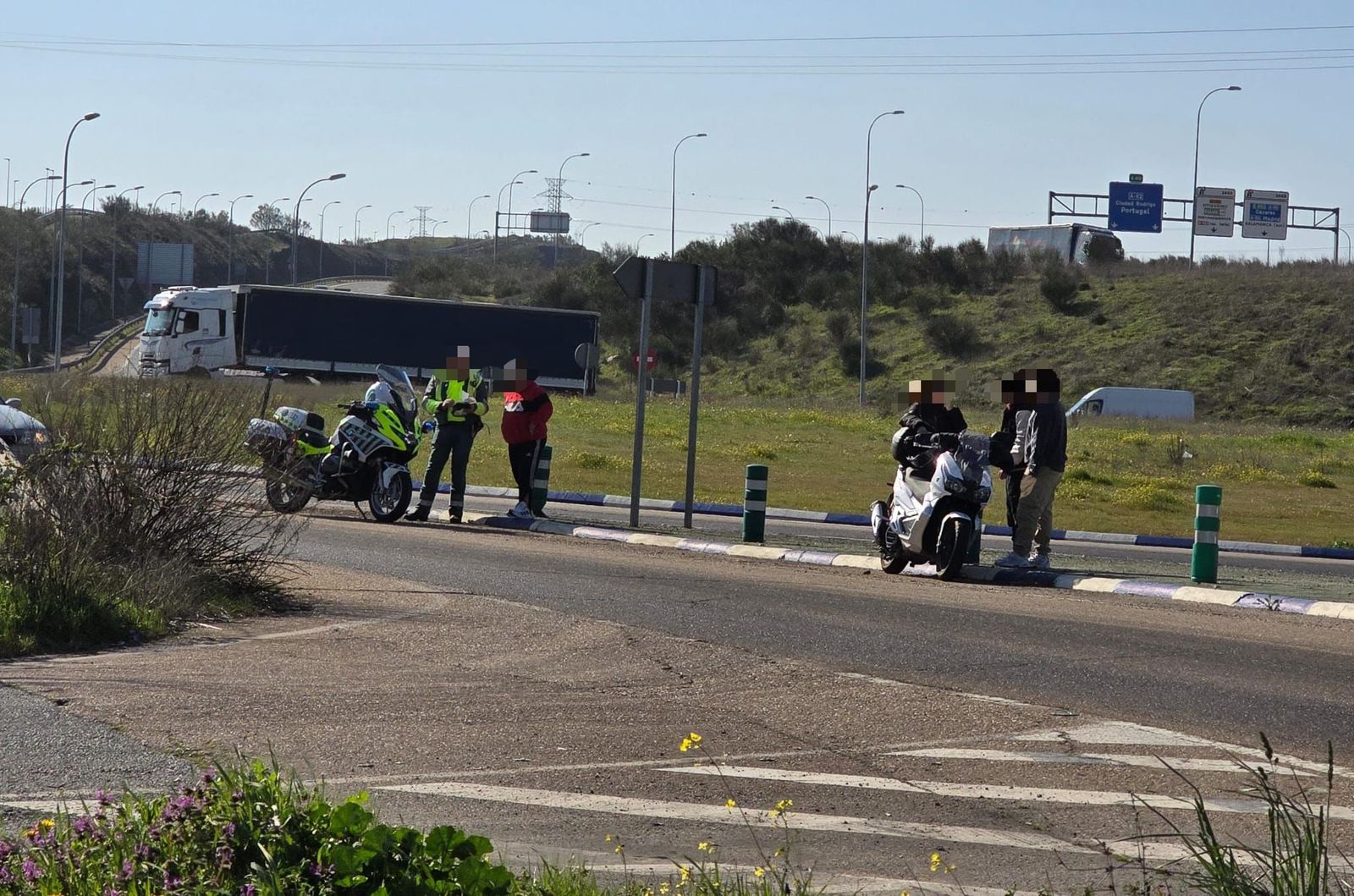 Accidente de tráfico en rotonda de Tejares