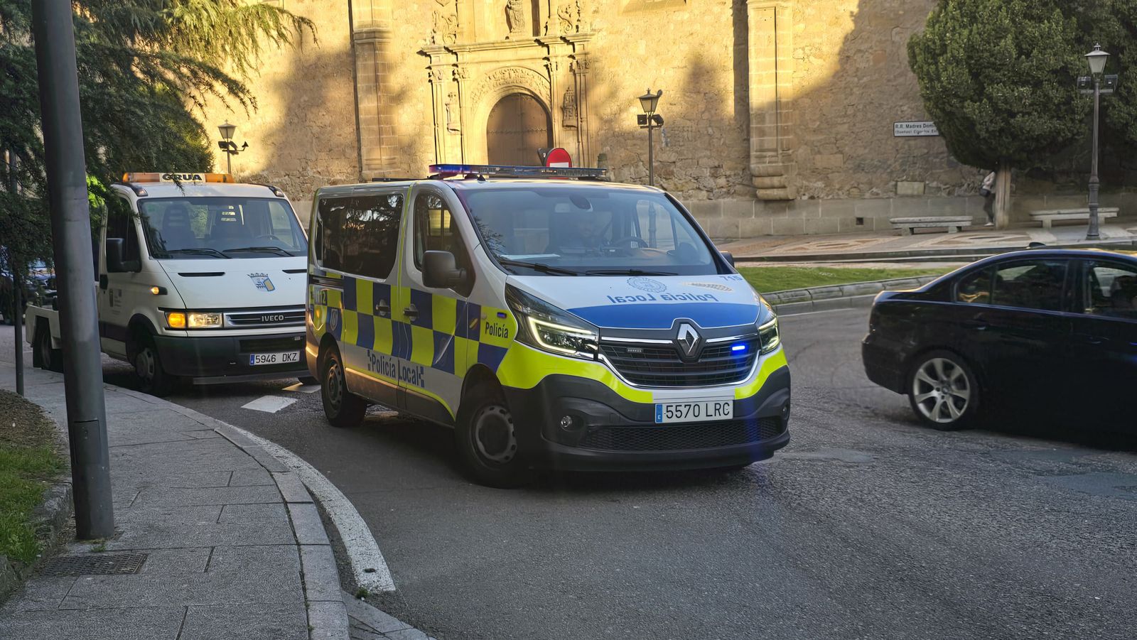 Policía Local en la glorieta del Concilio de Trento Policía Local en la glorieta del Concilio de Trento