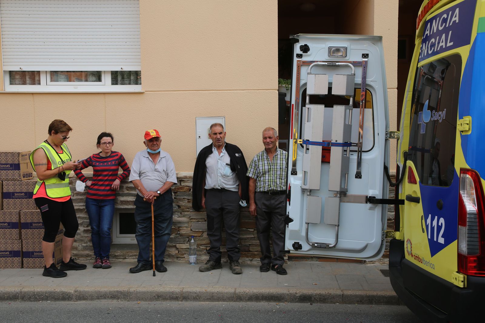 El incendio en la sierra de la Culebra provoca la evacuación de vecinos de localidades cercanas. ICAL (2)
