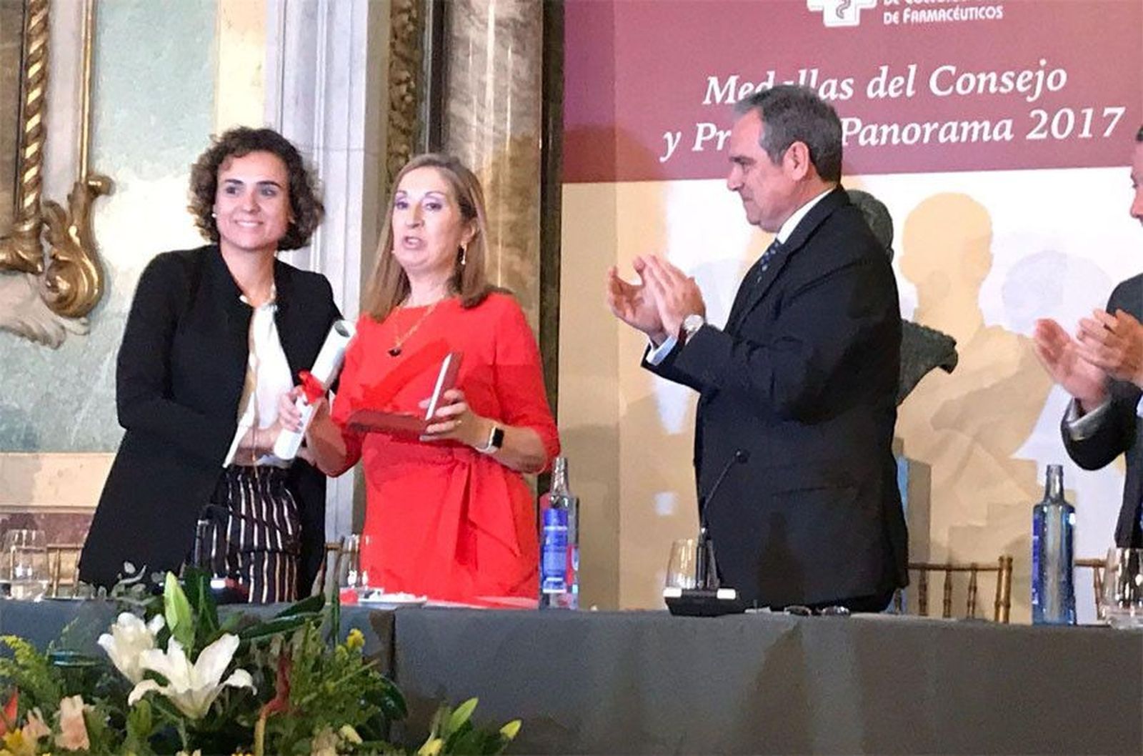 Ana pastor medalla farmaceuticos