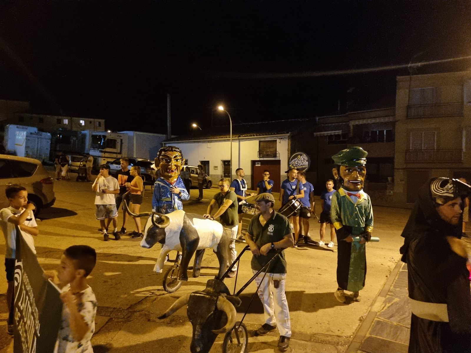 Desfile de carrozas en Aldeadávila