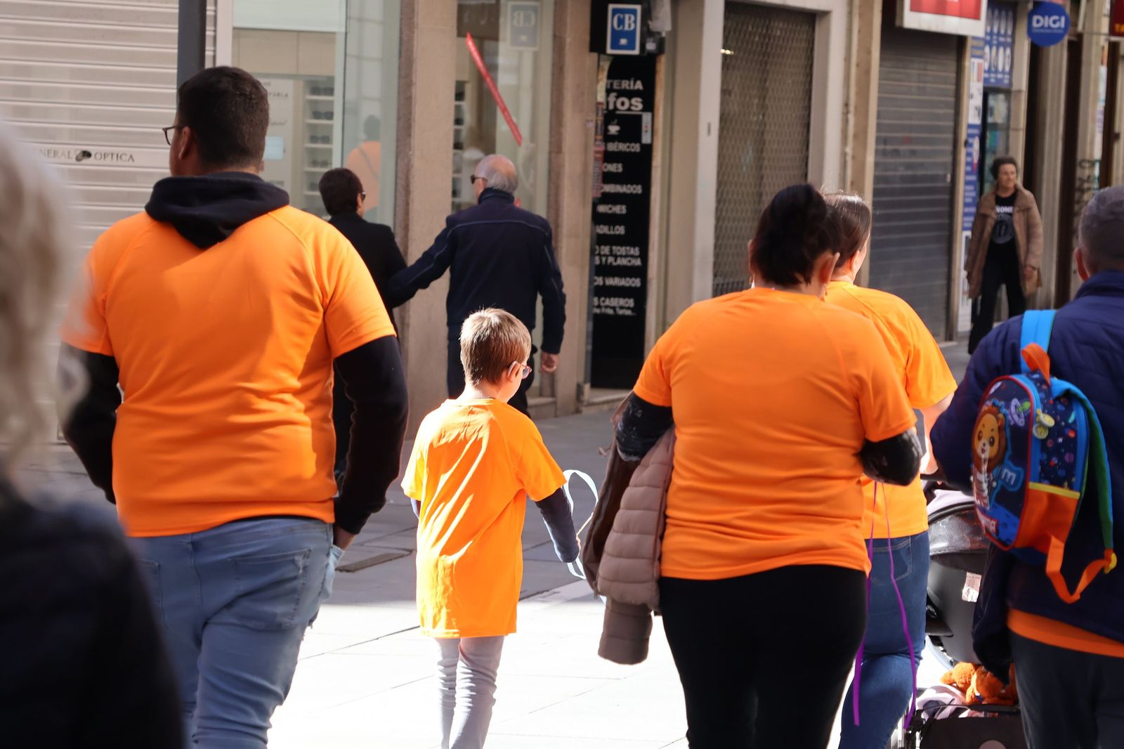 GALERÍA | El centro de Zamora se tiñe de naranja para visibilizar el TDAH