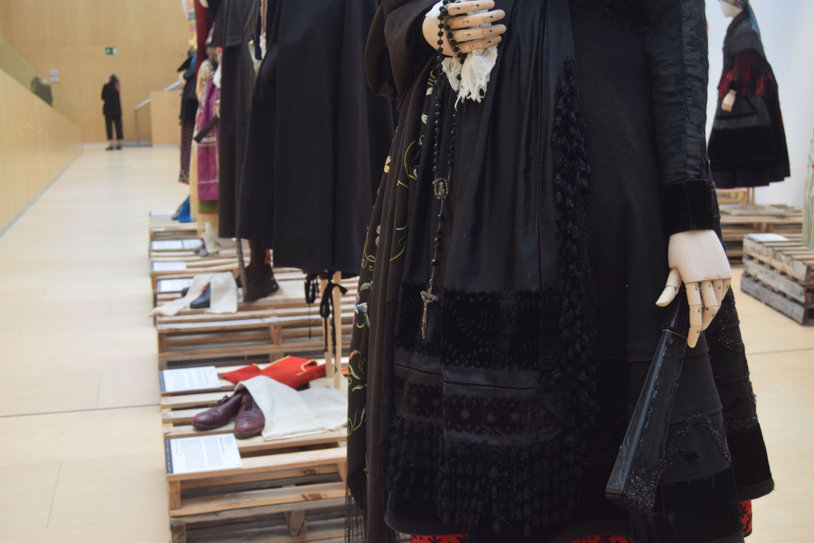 exposicion-de-trajes-regionales-grande-halago-16