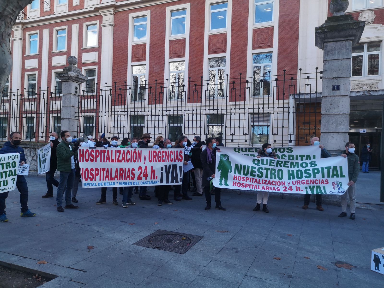 Concentración en Valladolid frente a la Consejería en defensa del Hospital de Béjar