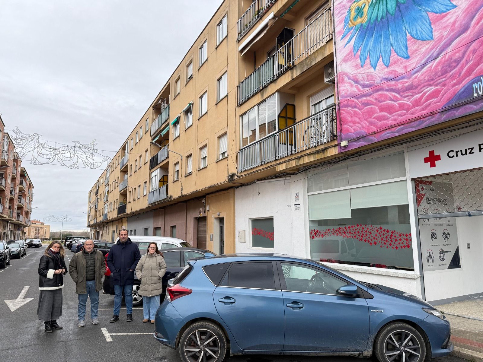 David Mingo, con los concejales Juan José Santos, Marta Labrador y Soraya Sánchez, en el barrio del Carmen