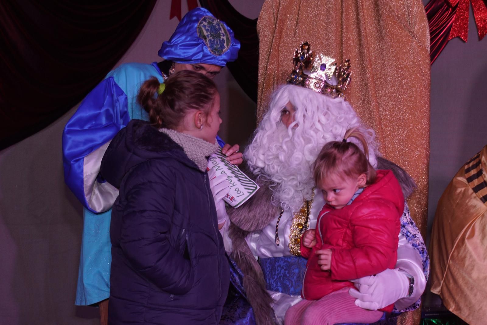 Los Reyes Magos reciben las cartas de los niños de El Encinar