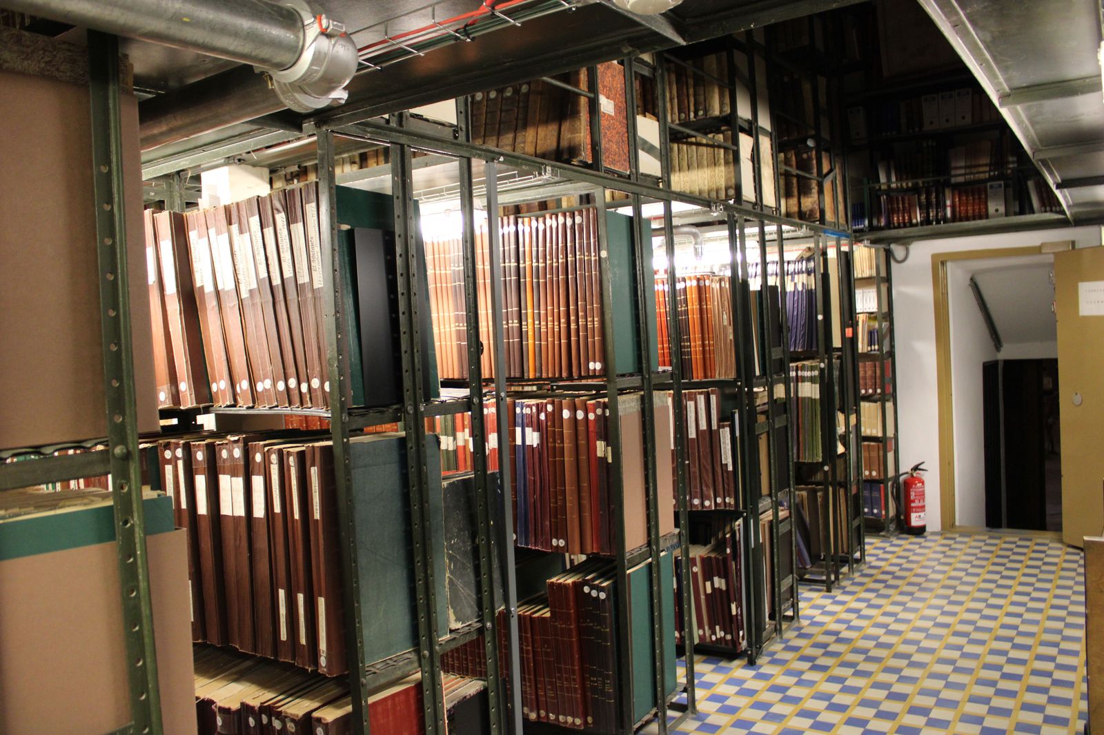 biblioteca-usal-serendipias-libros-historicos-directora-de-la-biblioteca-de-la-usal-libros-35