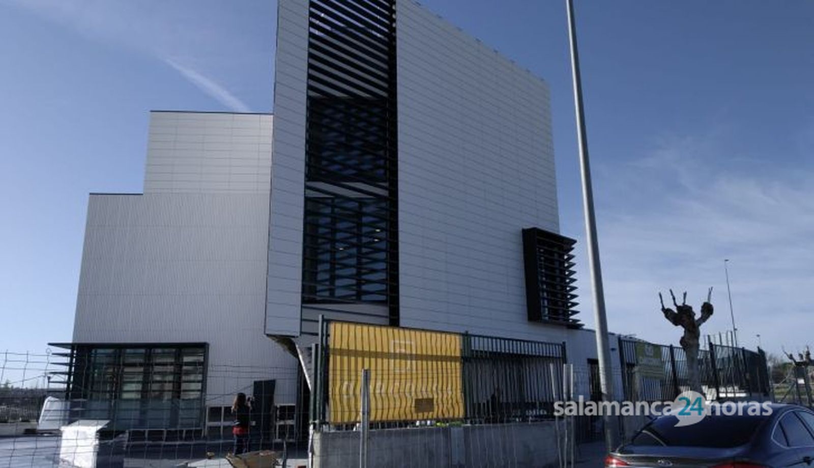 Virginia Barcones visita las obras del cuartel de la Guardia Civil en Santa Marta de Tormes (12)