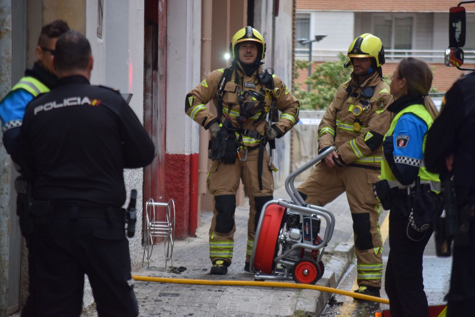 Incendio en una vivienda de la calle Clavel (1)