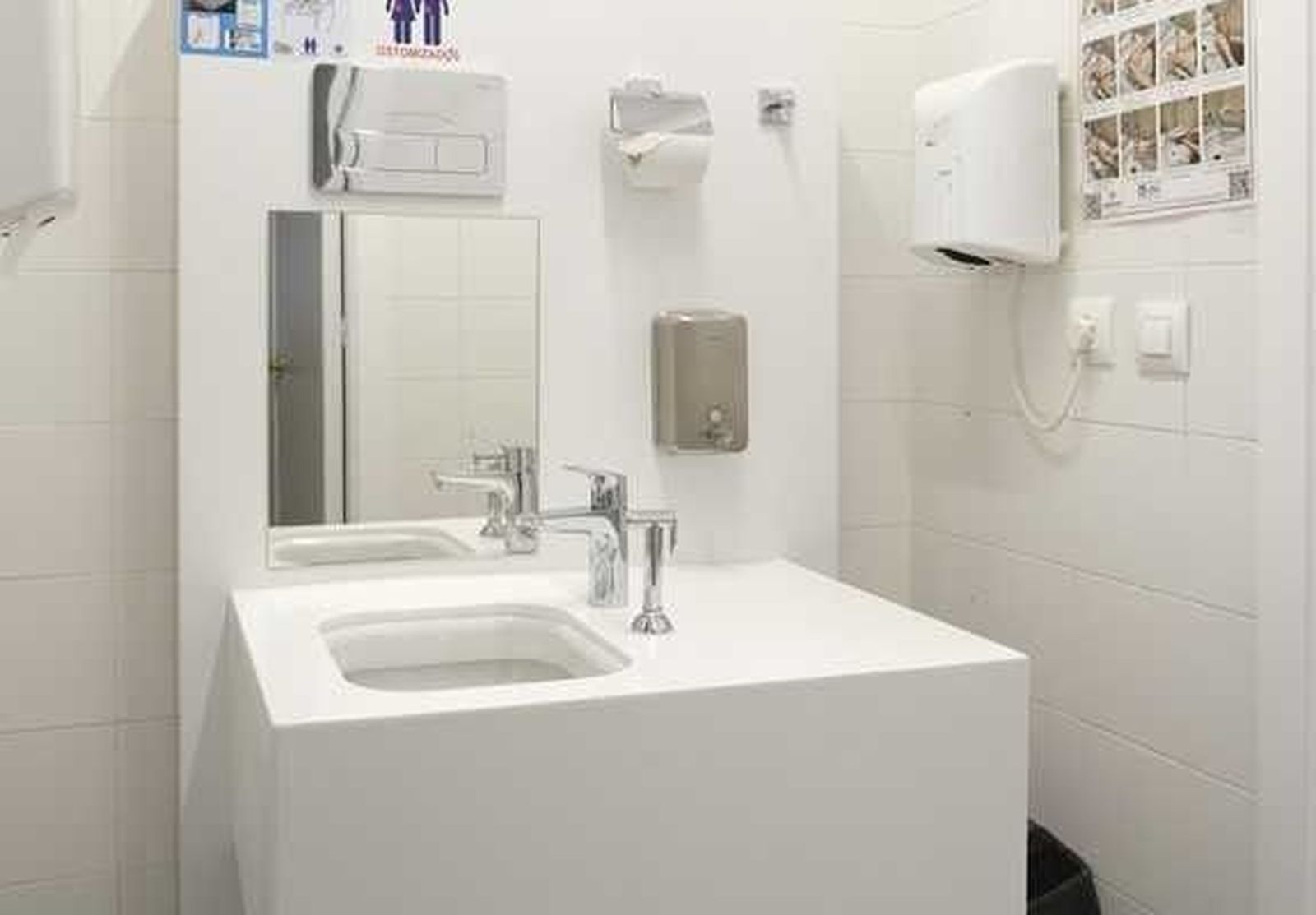 Baño adaptado a personas ostomizadas