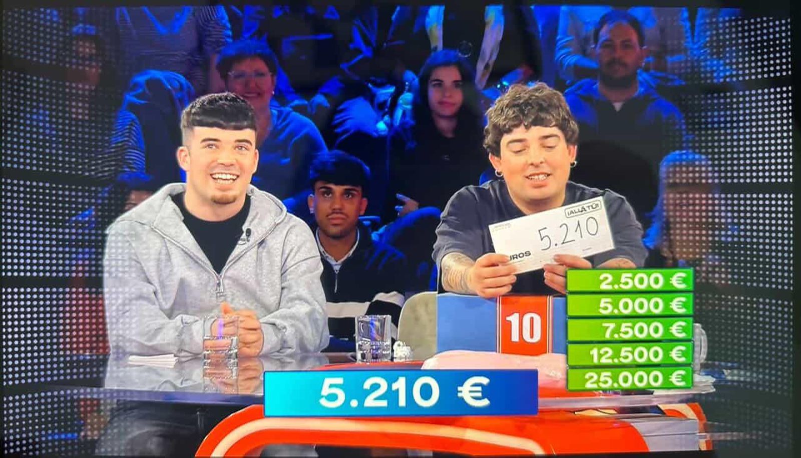 Carlos, junto a su hermano durante el programa de ¡Allá Tú! de este martes