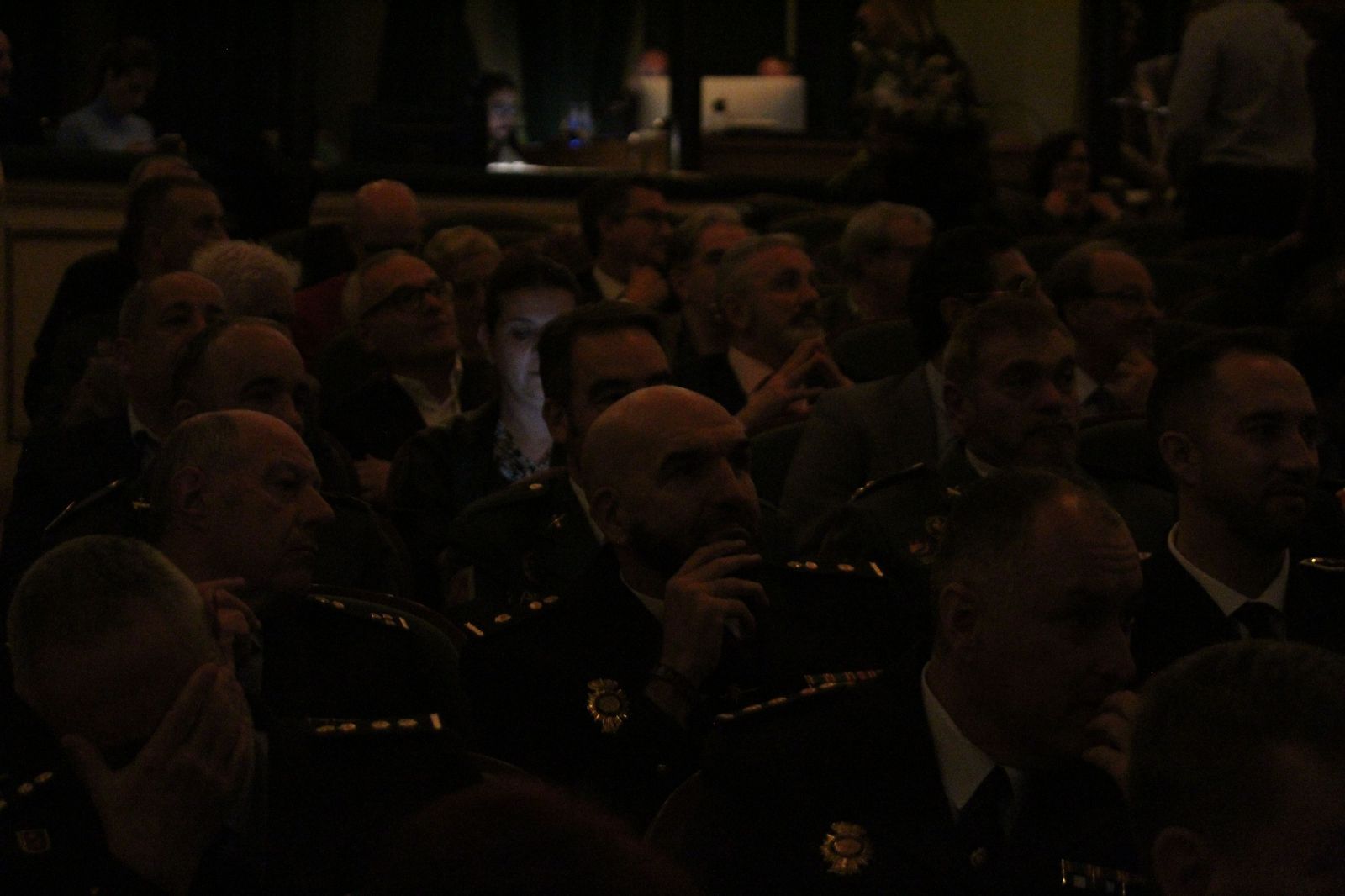 entrega-de-medallas-de-reconocimiento-a-la-policia-local-59