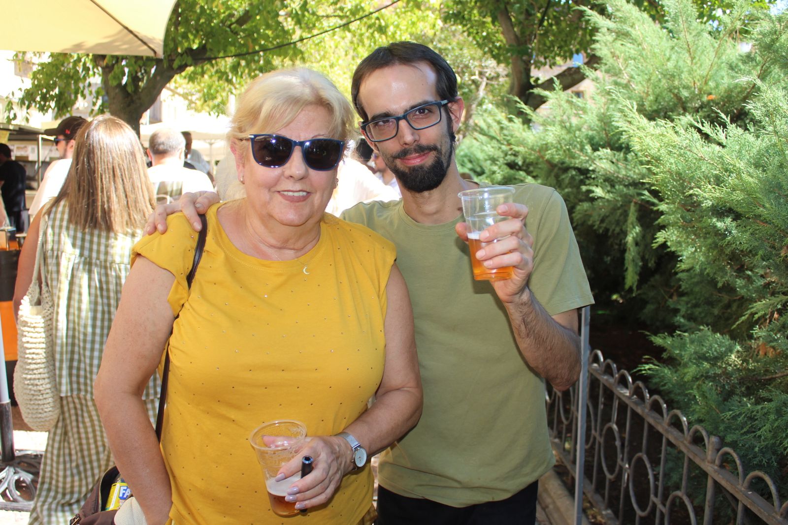 Ambiente en la Feria de Día en el mediodía de este domingo