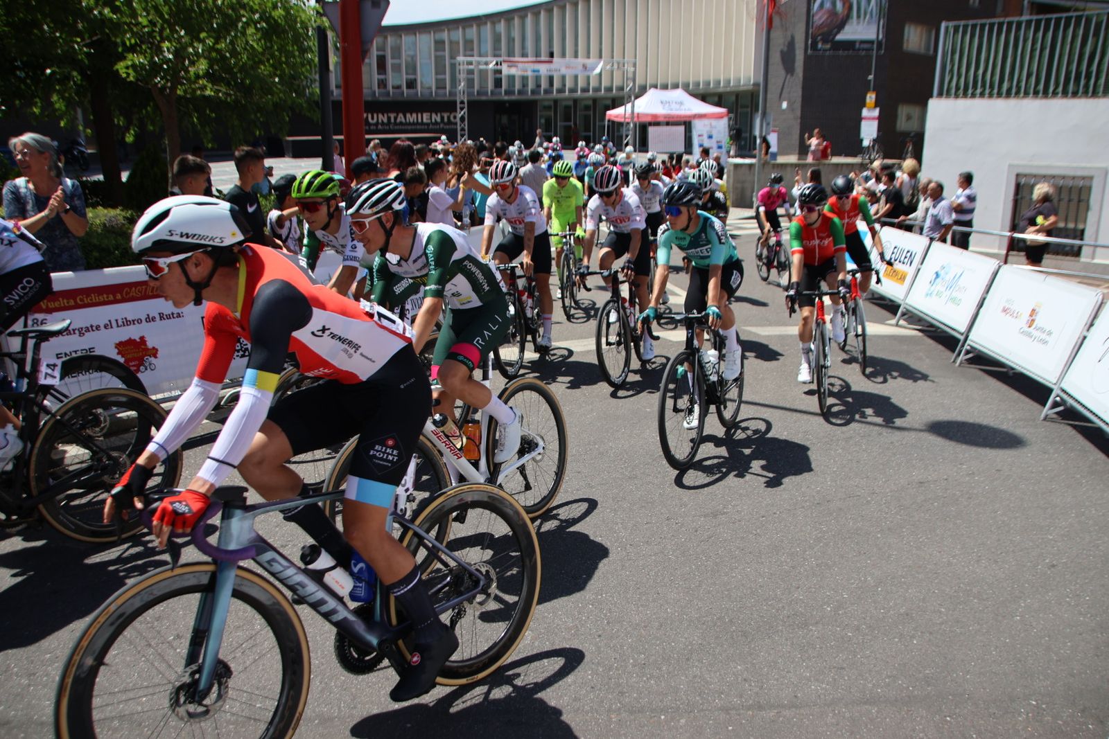 Salida II Vuelta Ciclista a Castilla y León Sub-23 y Élite