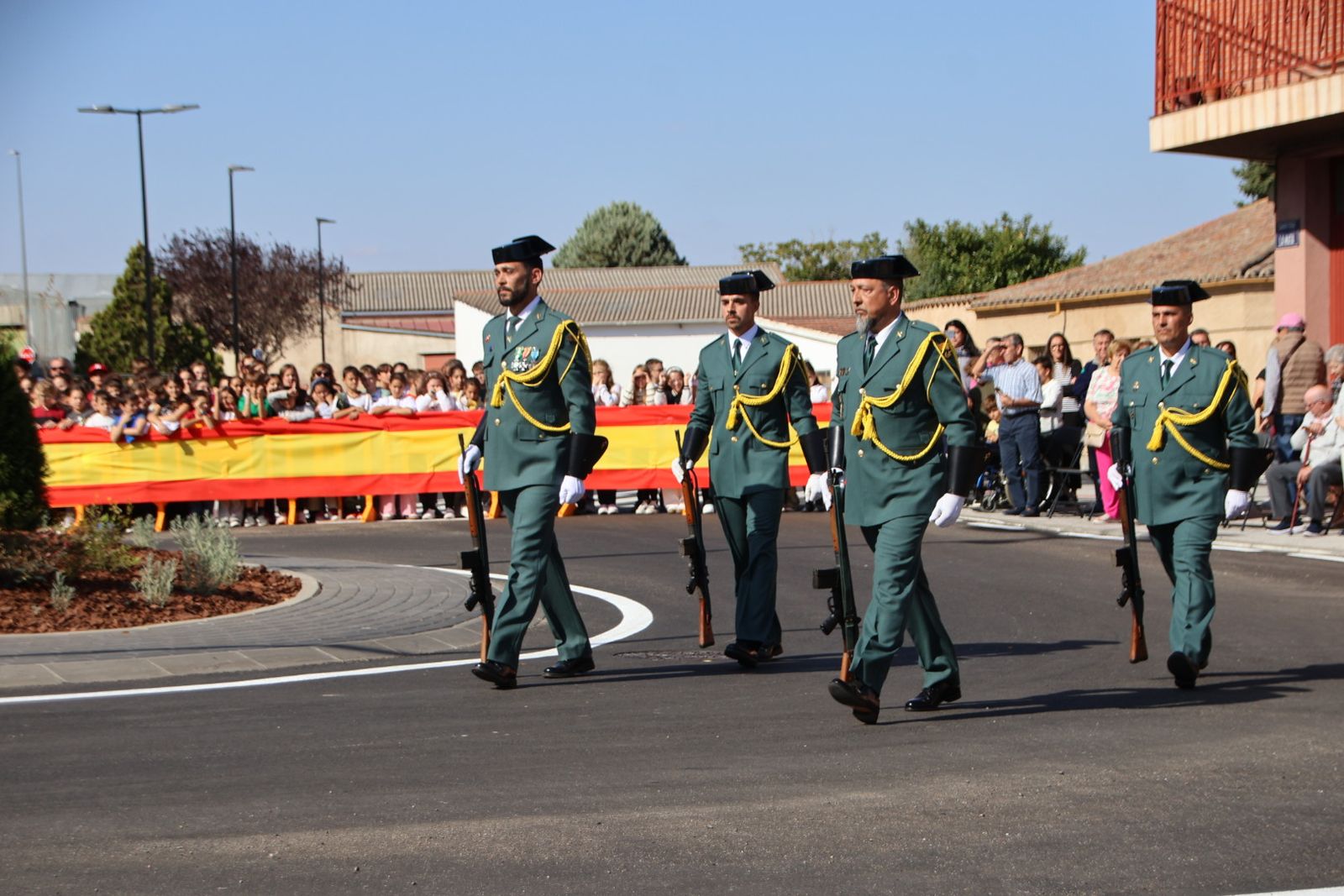 Inauguración glorieta a la Guardia Civil en Villares de la Reina