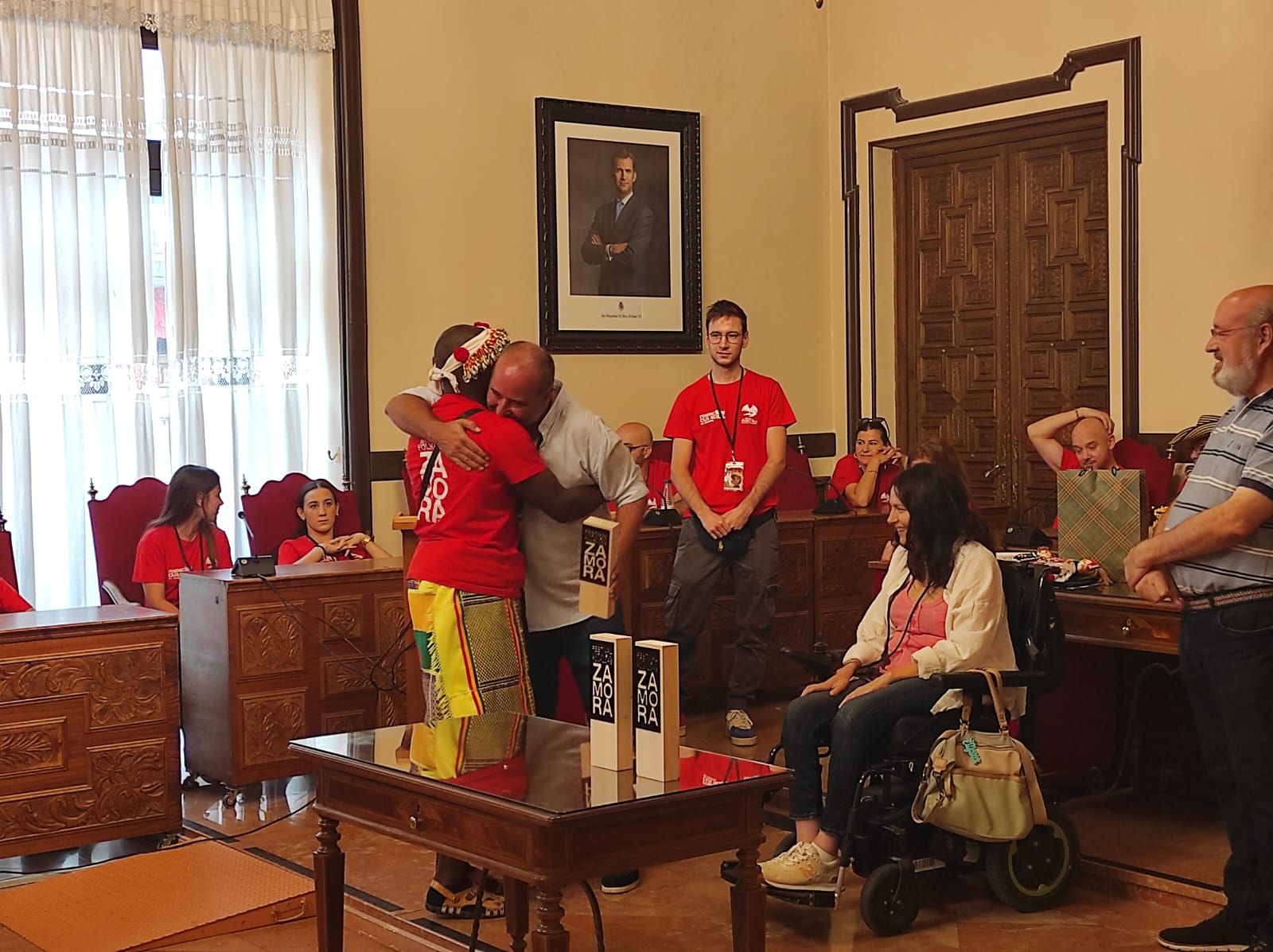 El Ayuntamiento de Zamora acoge a los componentes del XXI festival Internacional de folclore