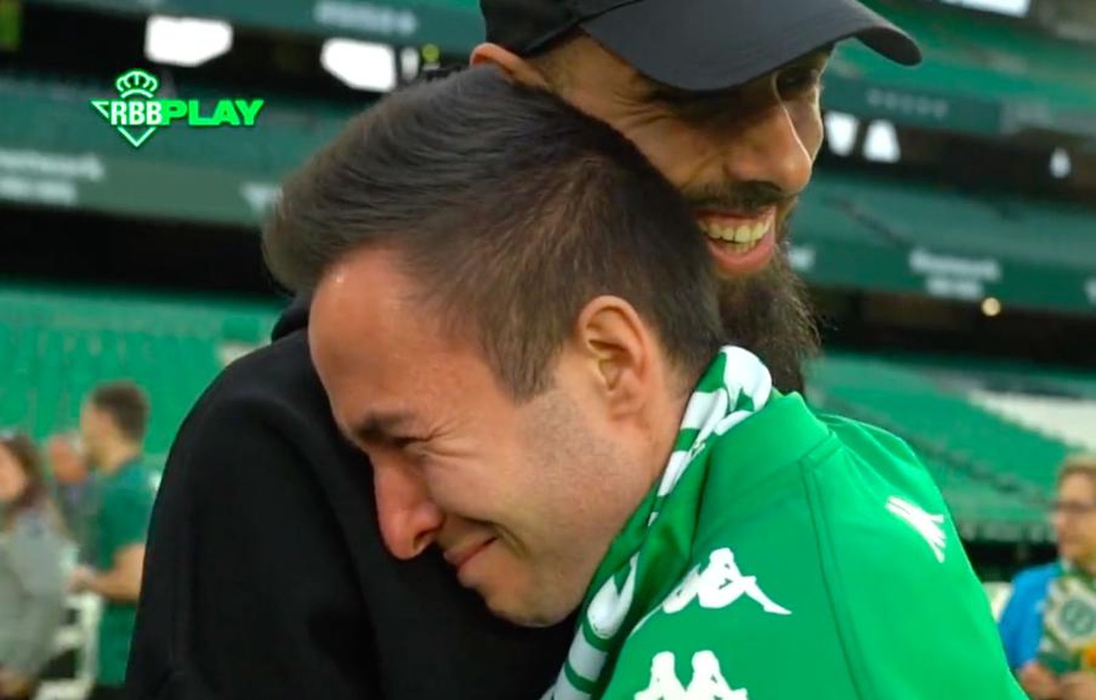 El arquero salmantino Daniel Martín Anaya junto al futbolista del Betis, Borja Iglesias