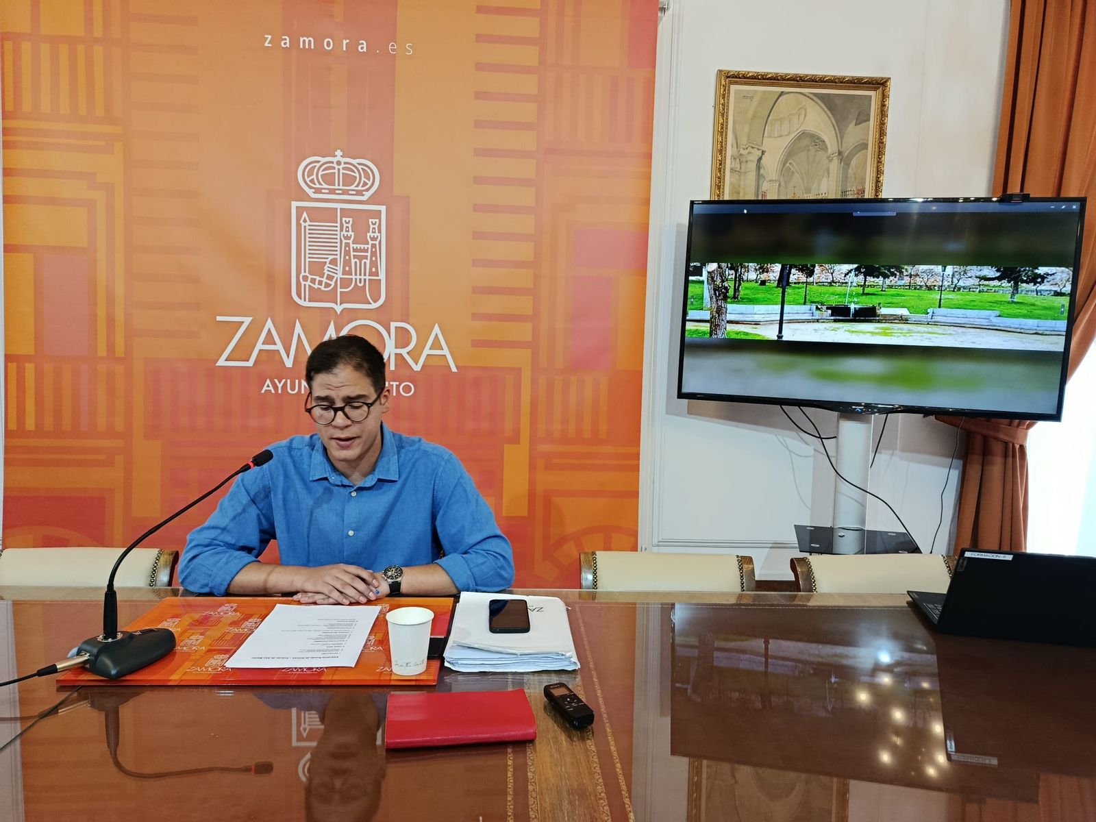 Pablo Novo en rueda de prensa, renovación fuente de San Martín