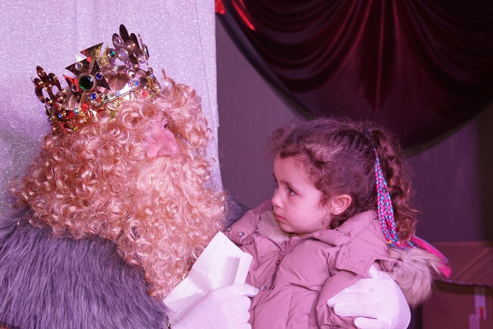 Los Reyes Magos reciben las cartas de los niños de El Encinar