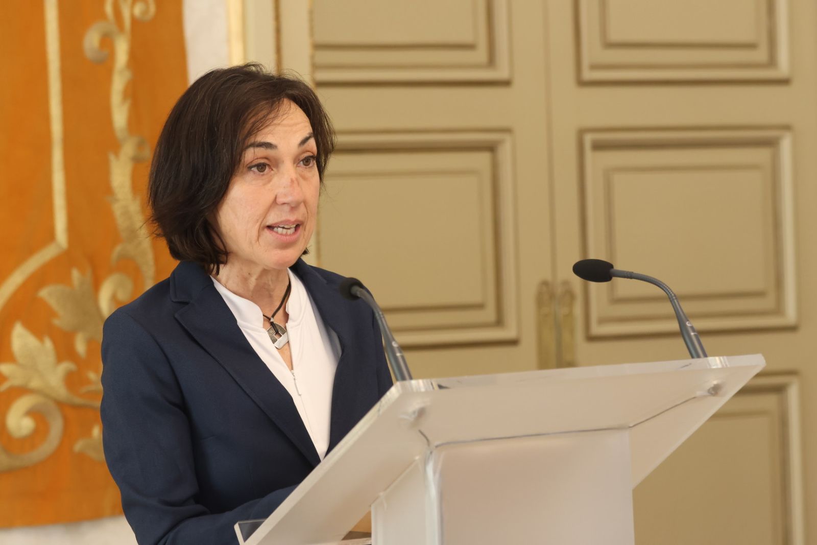 El alcalde de Salamanca, Carlos García Carbayo, y la exciclista Dori Ruano presentan el libro 'Dori Ruano, la vida como deporte de fondo'