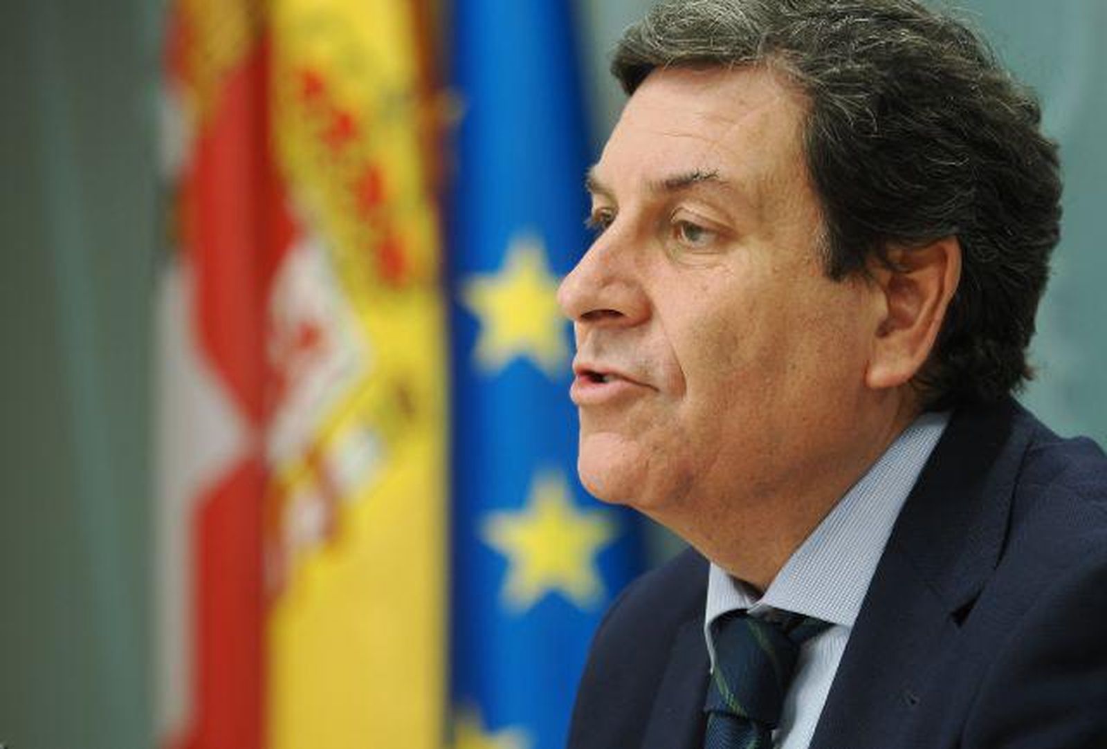 R. Valtero  ICAL. El consejero de Economía y Hacienda y portavoz, Carlos Fernández Carriedo, comparece en rueda de prensa posterior al Consejo de Gobierno