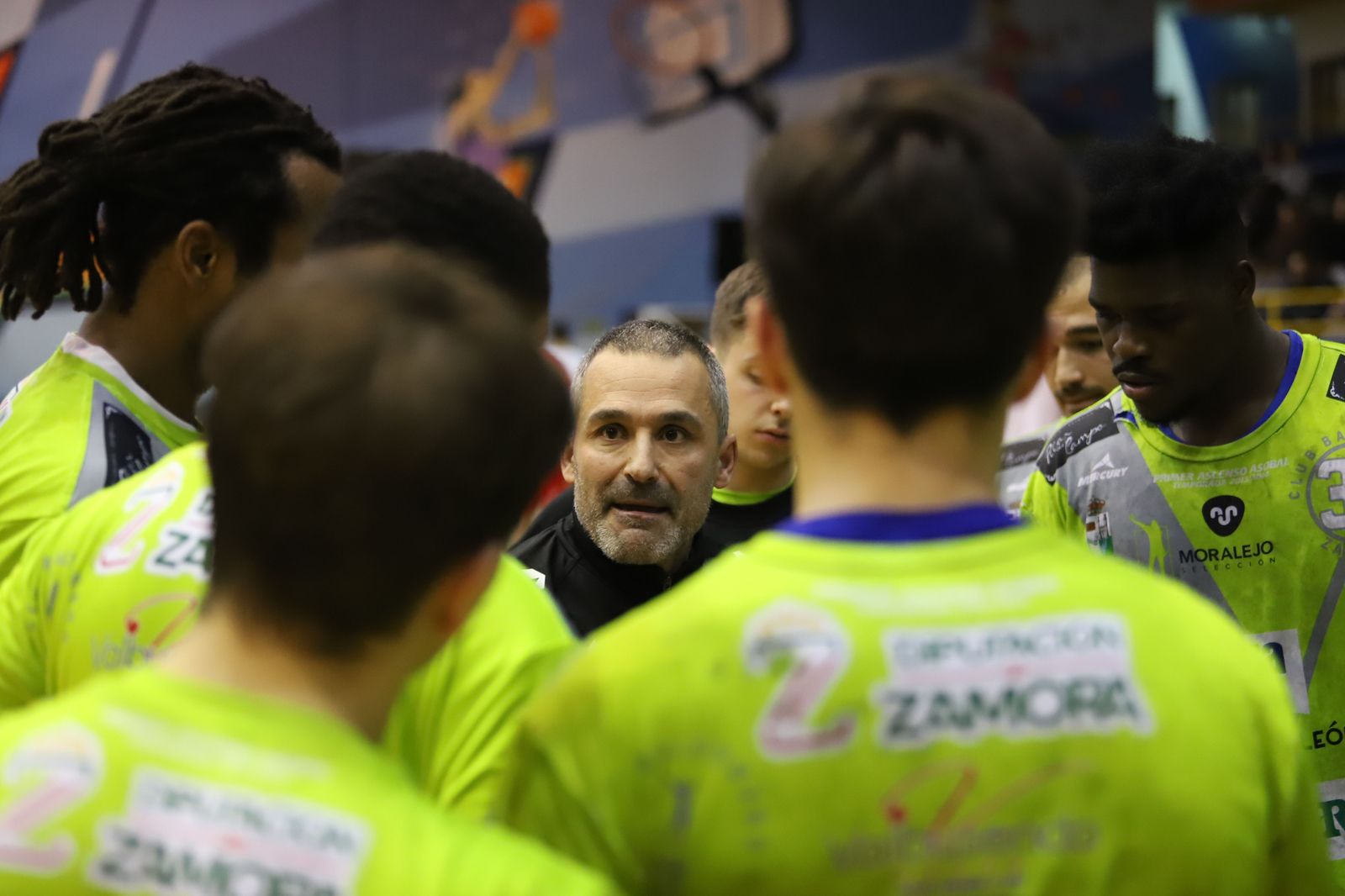 Diego Soto, dando instrucciones a sus jugadores