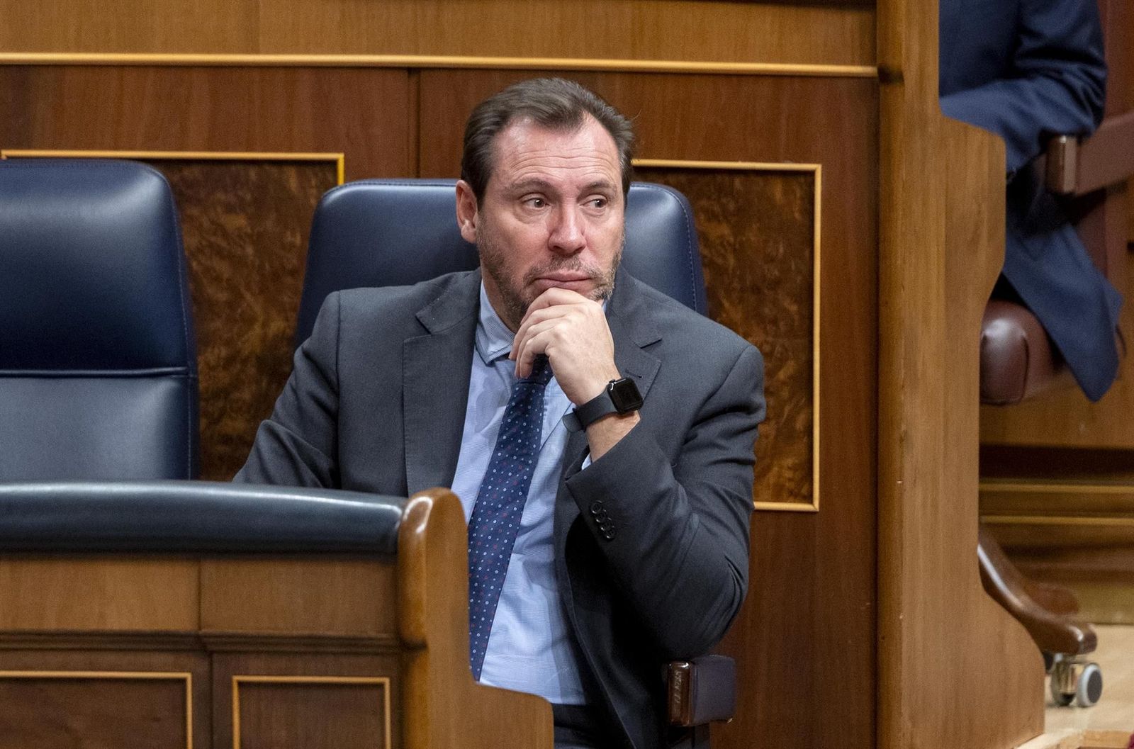 El ministro de Transportes y Movilidad Sostenible, Óscar Puente, durante una sesión plenaria, a 12 de diciembre de 2024, en Madrid (España). El Pleno del Congreso debate hoy los textos alternativos presentados por el PP y Vox a la reforma de la Ley de Se - Alberto Ortega - Europa Press