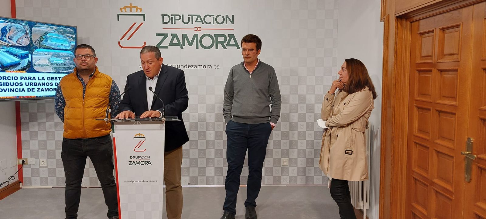 Javier Faúndez con representantes de las mancomunidades