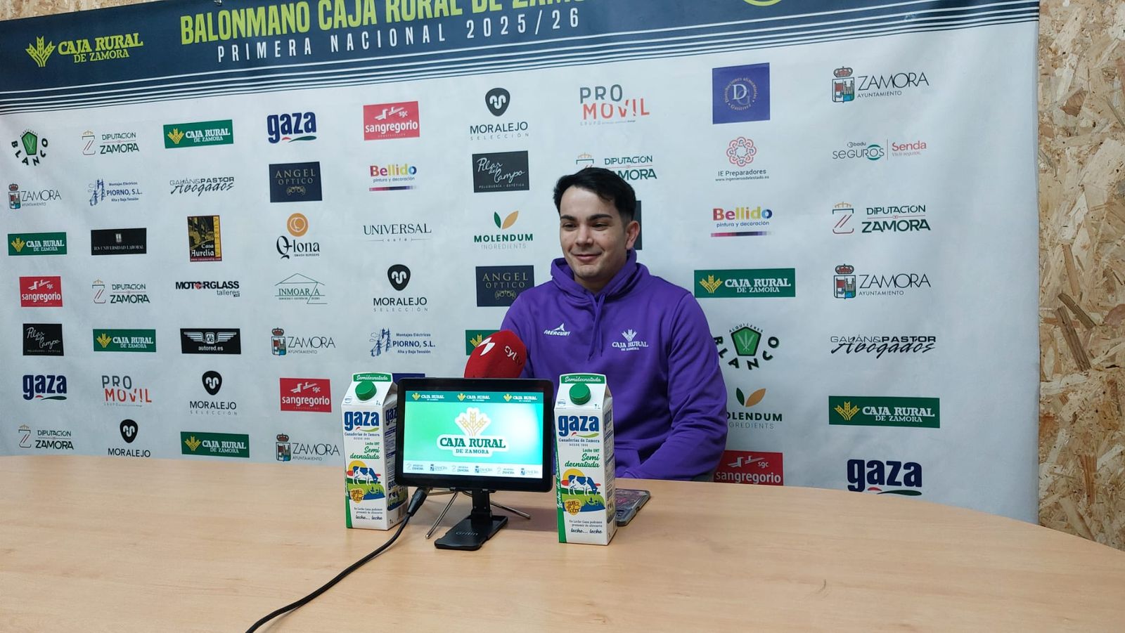 Néstor García, en rueda de prensa