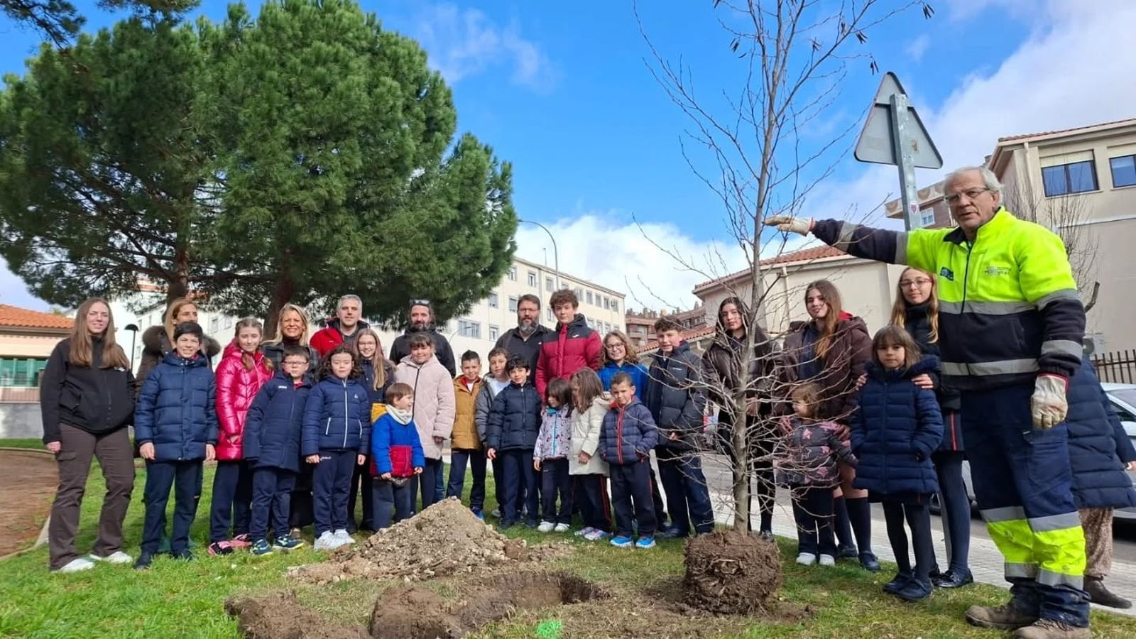 Plantacion Colegio Esclavas en calle Lugo