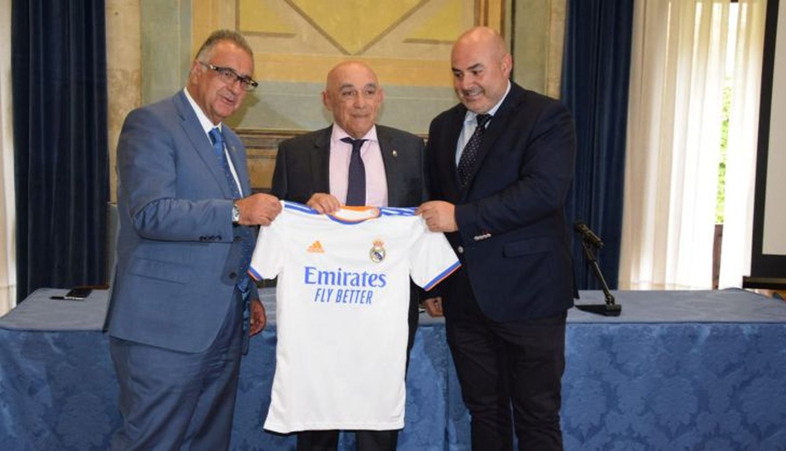 Los Colegios Mayores de la Universidad de Salamanca (C.M. San Bartolomé, C.M. Oviedo y C.M. Fray Luis de León) rinden homenaje a la figura profesional del salmantino Júlio Cendal (4)