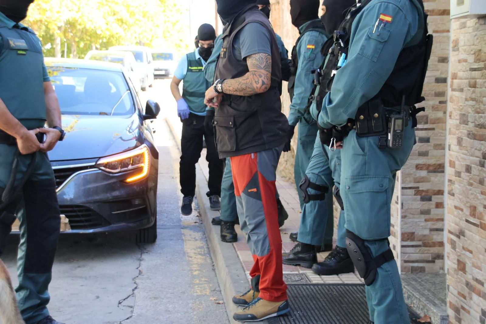 redada-de-la-guardia-civil-en-los-barrios-de-pizarrales-y-el-barrio-blanco-2
