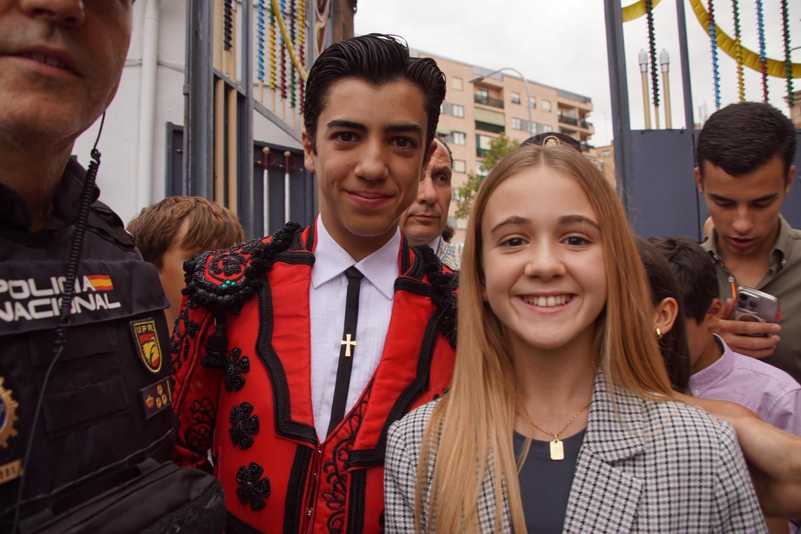 Gran ambiente en La Glorieta para la tarde de toros de Morante de la Puebla, Ismael Martín y Marco Pérez
