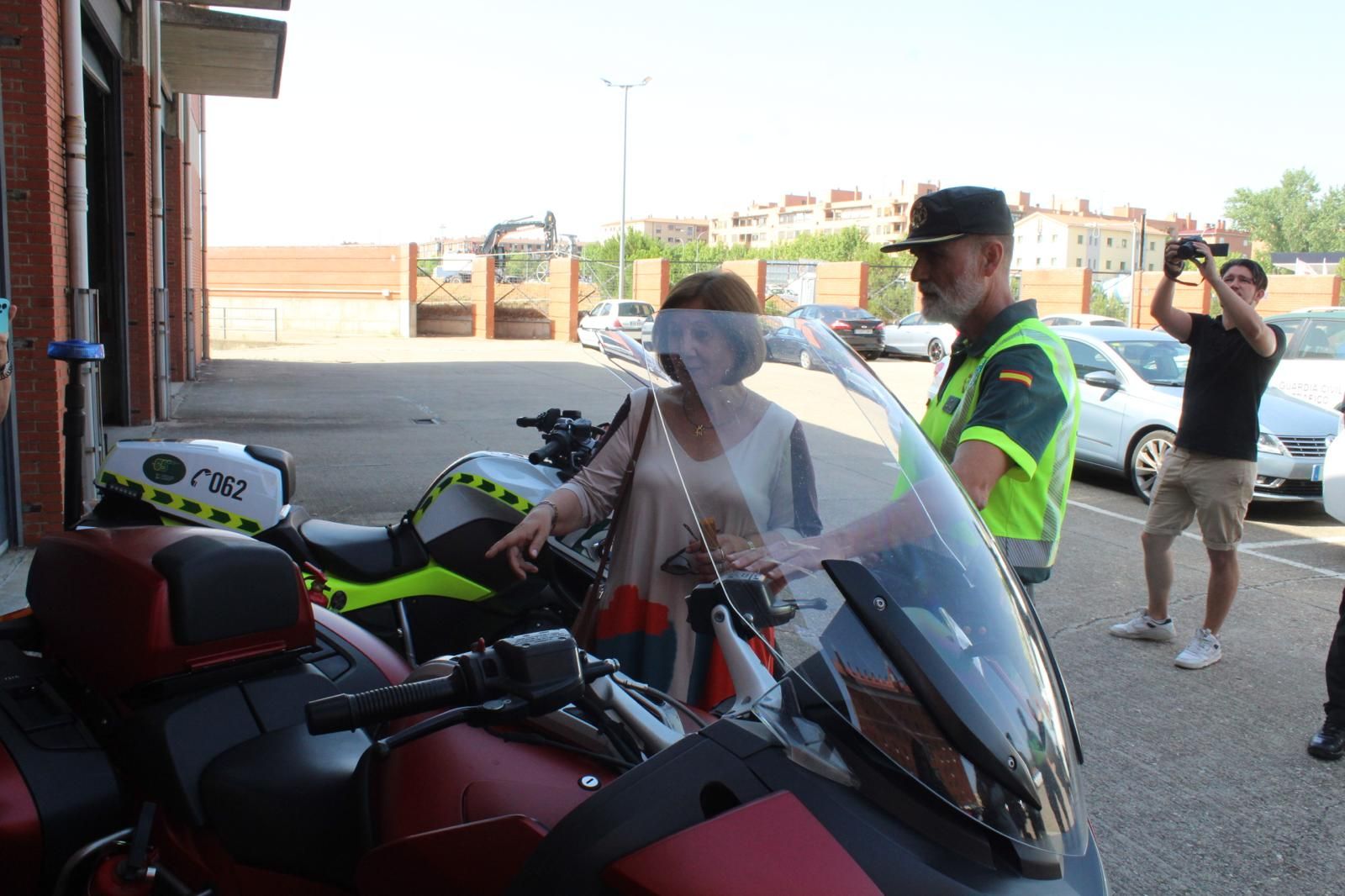 Motos camufladas y chaleco airbag, la nueva cara de la Guardia Civil de Tráfico de Salamanca