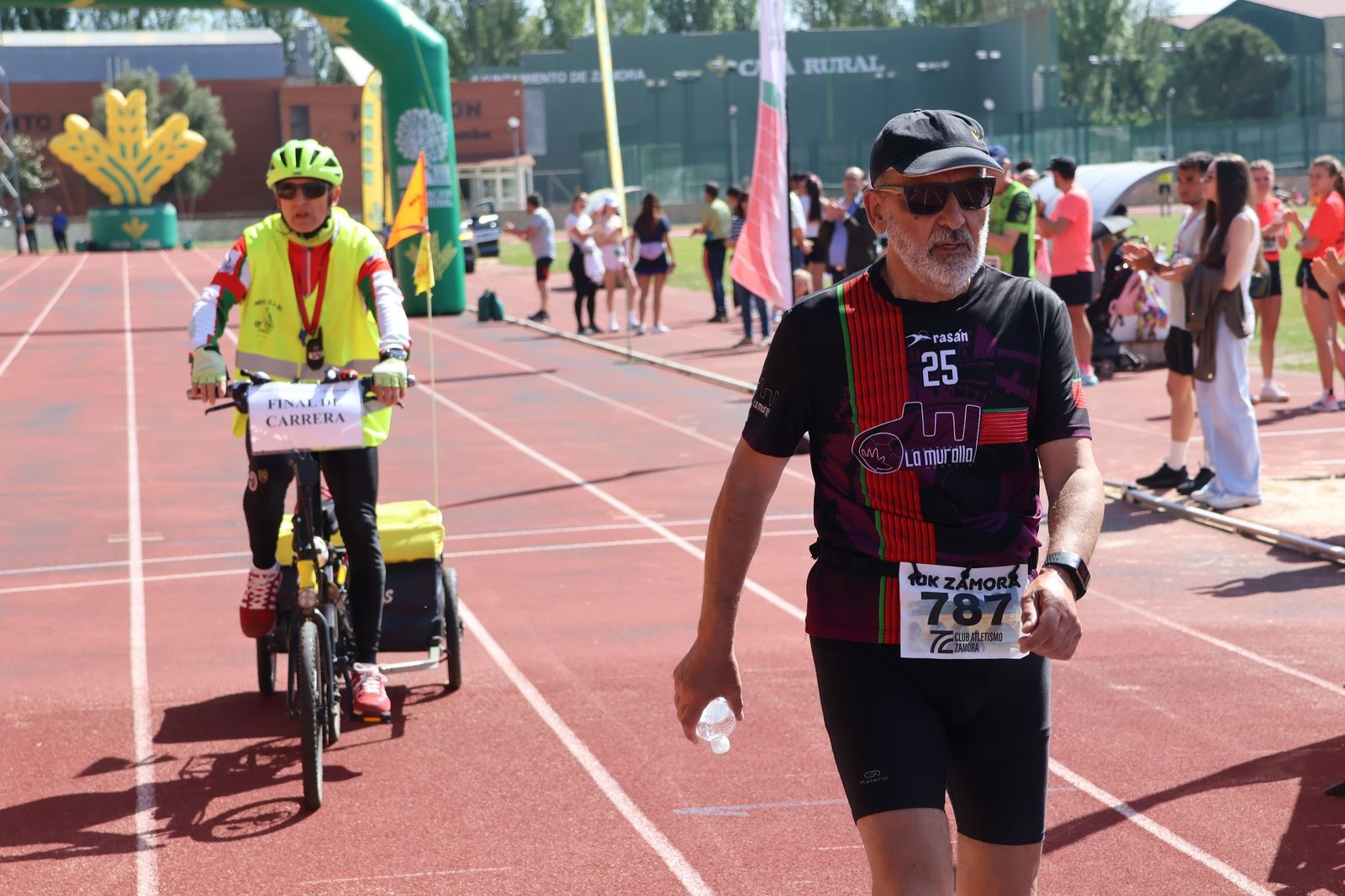 GALERÍA | Revive en imágenes la llegada a meta de los atletas en la Media Maratón de Zamora