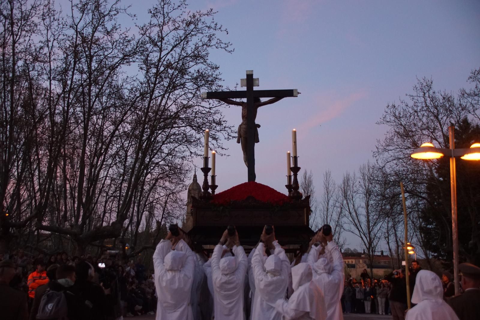 María Nuestra Madre y el Cristo del Amor y de la Paz en la procesión de la Semana Santa 2026 en Salamanca