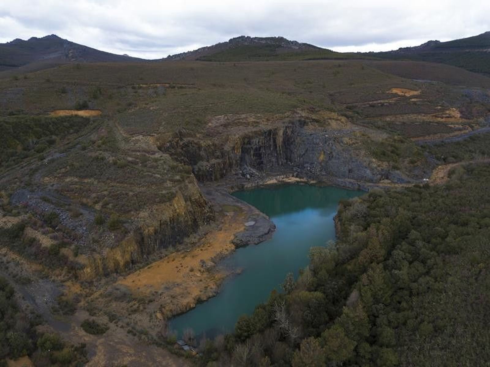 Pizarrera sin resturar en Flechas (Copy)