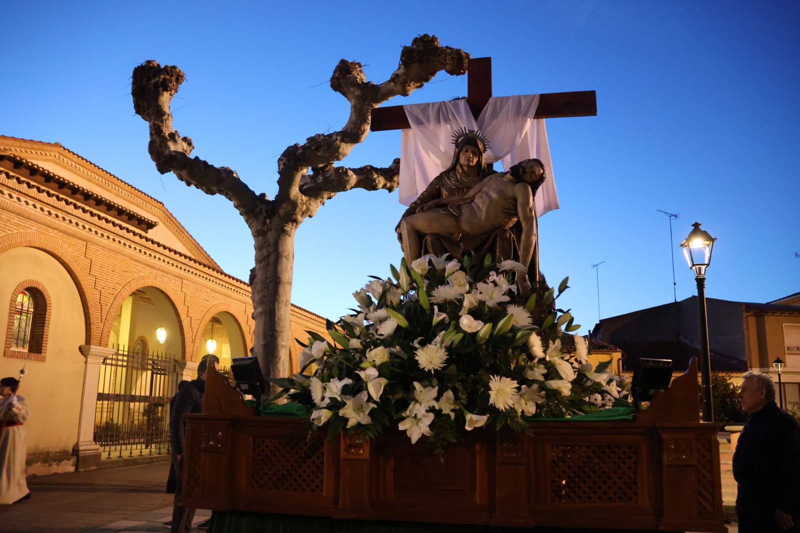 Revive en imágenes la procesión del Silencio en Villalpando