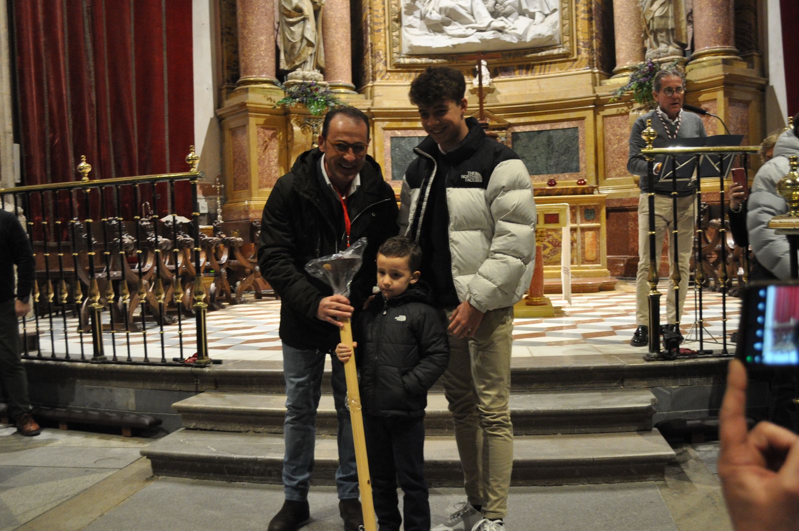 entrada-de-nuevos-hermanos-y-reconocimiento-a-mayordomos-de-la-cofradia-del-silencio-2023-24