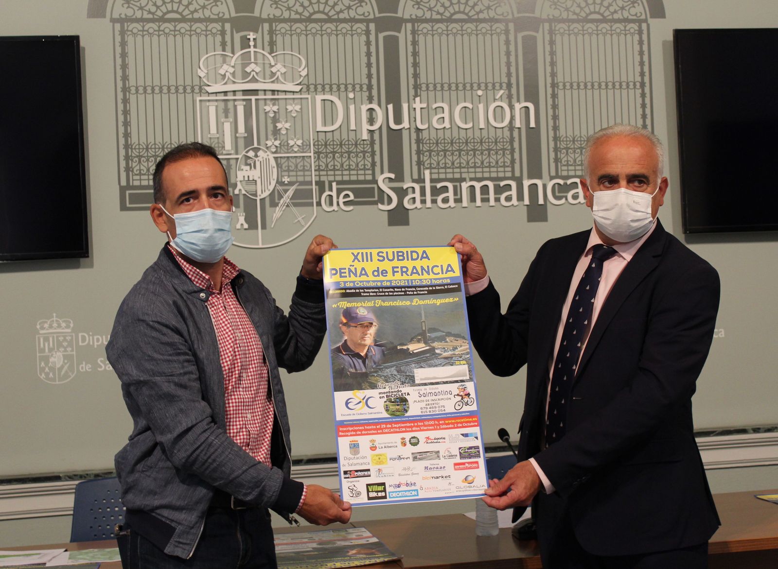 El presidente del Club Deportivo El Tubular junto con el diputado de Deportes. El presidente del Club Deportivo El Tubular junto con el diputado de Deportes.