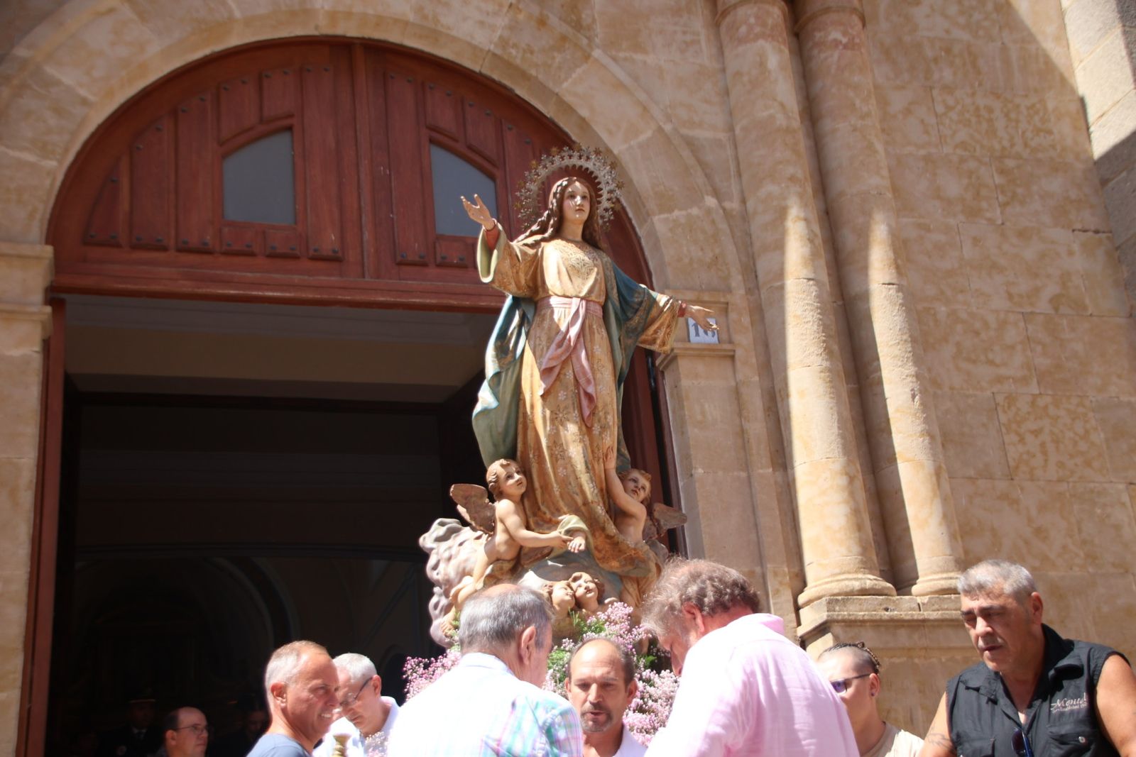 Procesión y ofrenda floral en honor de Nuestra Señora de la Asunción en Guijuelo